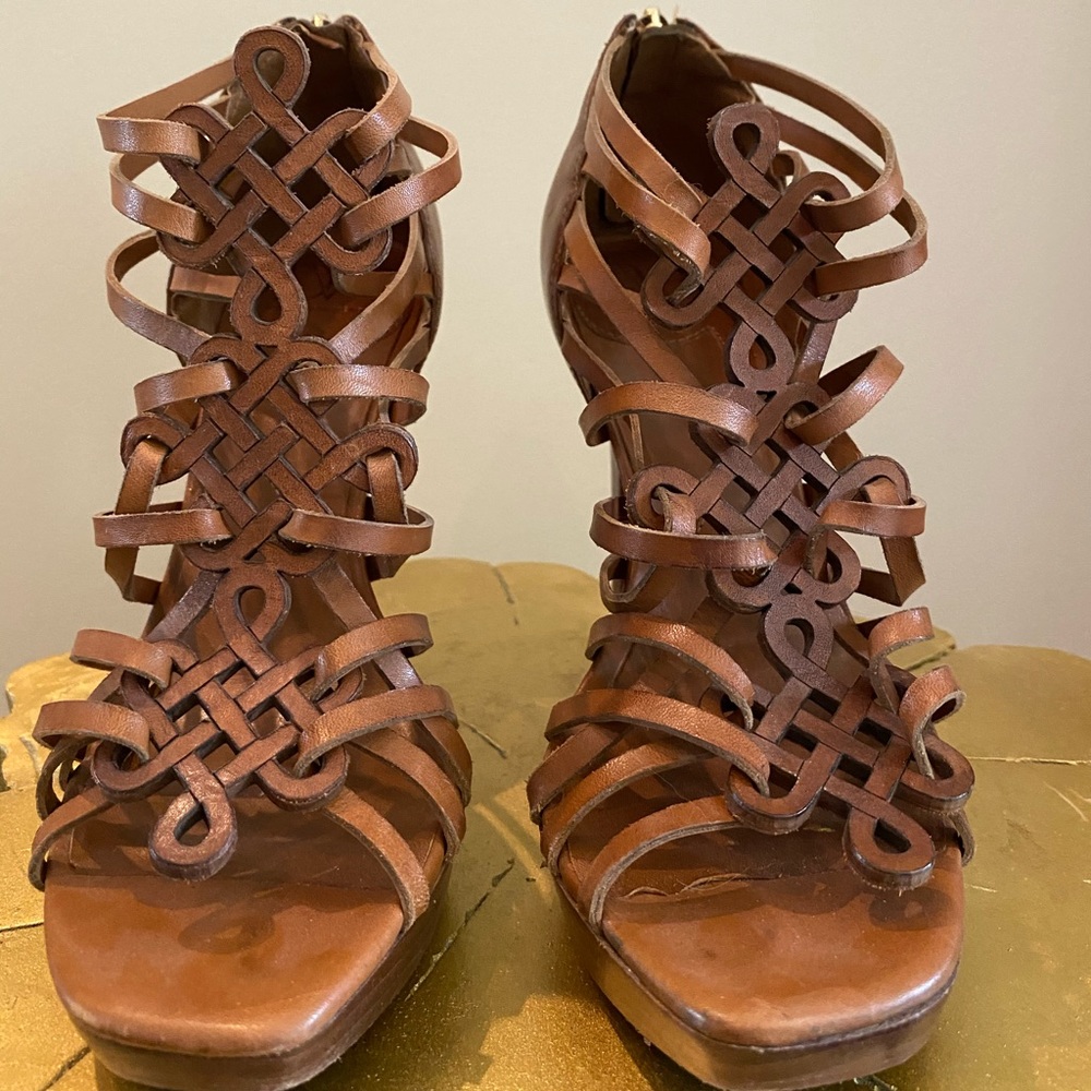Brown wedge